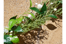 Load image into Gallery viewer, White flower garland