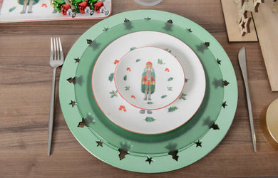 Shiny Green Trivet with Fir
Tree Decor plate