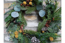 Load image into Gallery viewer, Festive Christmas wreath