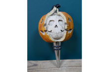 Load image into Gallery viewer, Pumpkin Wine Stopper