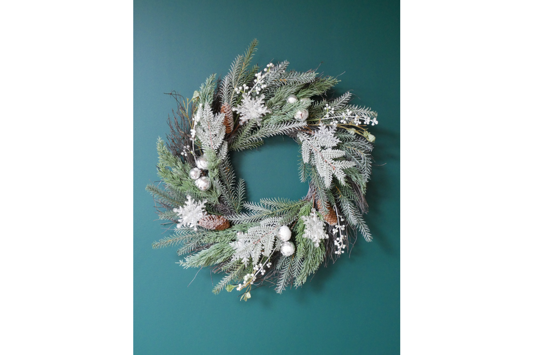 Artificial Frosty Wreath