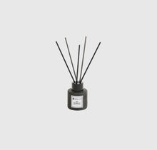 Load image into Gallery viewer, Cologne Reed Diffusers- 30
MI - Go Sparkle