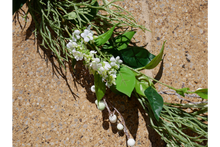 Load image into Gallery viewer, White flower garland